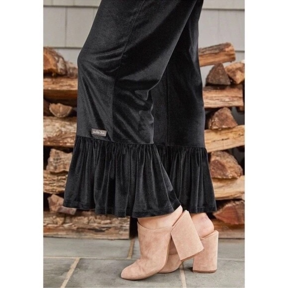 NEW Matilda Jane Holiday Best Big Ruffle Crop Velour Pant Women's Small Black - Picture 2 of 7